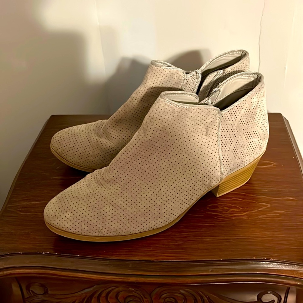 Gray Faux suede Ankle Boot 9w
